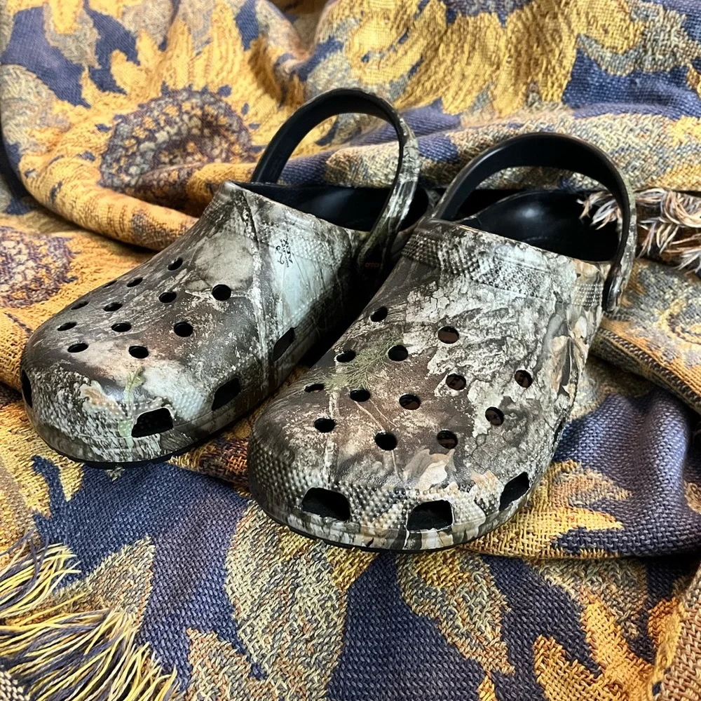 RealTree Mossy Oak CROCS Slip-On Clog in Green and Brown - Picture 6 of 6